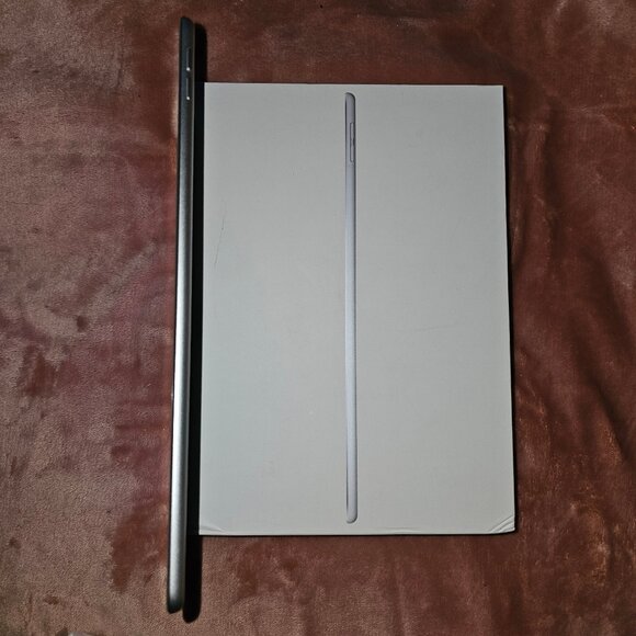 Apple iPad Air 3 3rd Gen 64GB Silver Wifi Tablet w/ Accessories Works - Picture 11 of 16